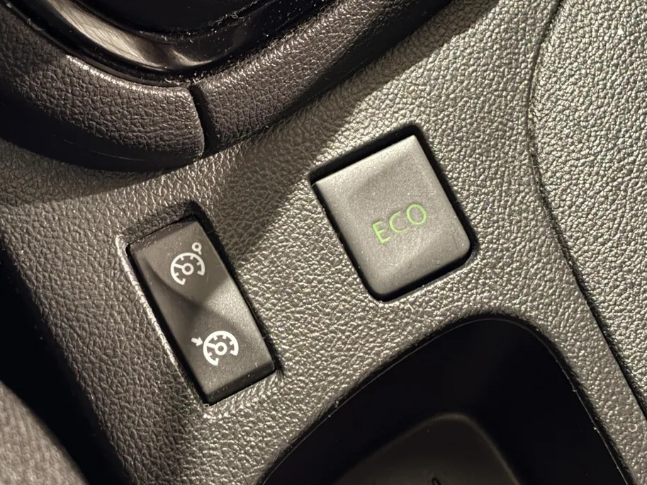 Renault Clio 90PK TCe Limited | Airco | Navi | Parkeersensoren | Cruise Control | Bluetooth | Lichtmetalen Velgen | Keyless Entry | Elektrische Ramen & Spiegels | Armsteun |
