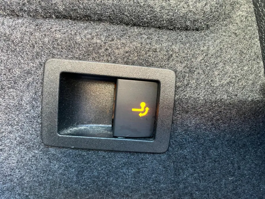 Škoda Karoq 1.0 TSI Ambition Business DSG-Automaat| Wegklapbare trekhaak| Navi| Cruise Control| Climate control| Parkeersensoren v+a|