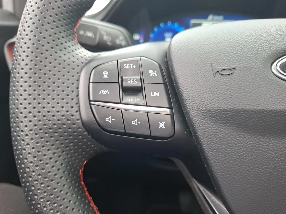 Ford Puma 1.0 EcoBoost Hybrid ST-Line X automaat | Dealeronderhouden | Stoel- stuur en voorruitverwarming | Afneembare trekhaak | 18inch zwarte velgen | Maxton