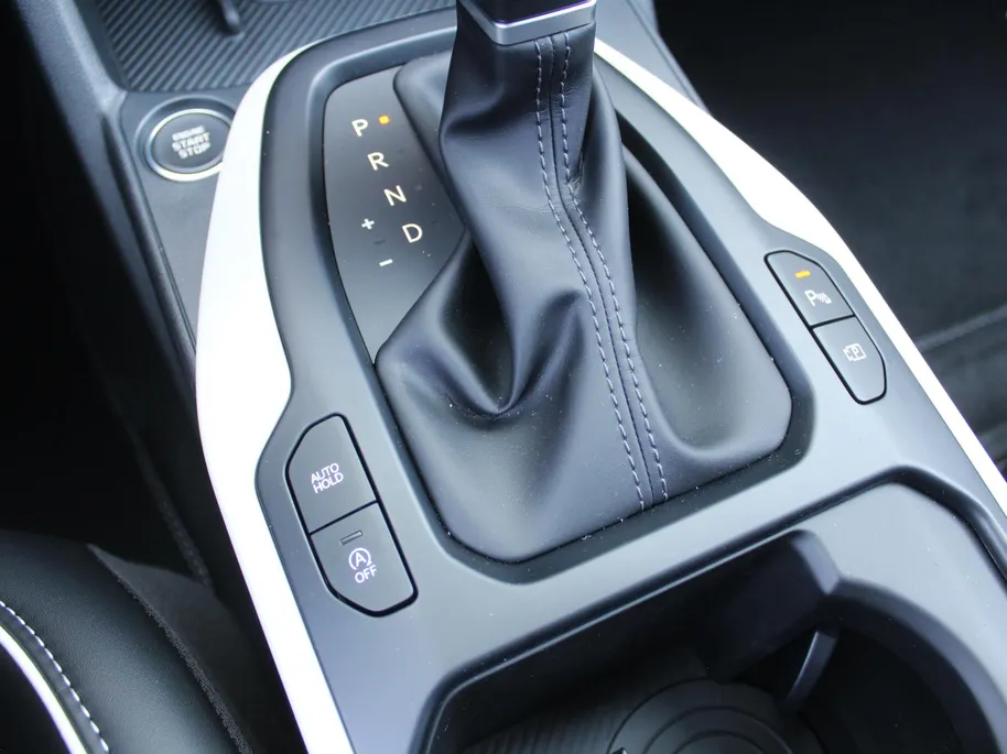 Kia K4 1.0 T-GDi MHEV GT-Line Launch Edition (pano) | Stuur-/stoelverwarming | Camera | LED | 17' LM | Elek. stoel | Draadloze telefoonlader |