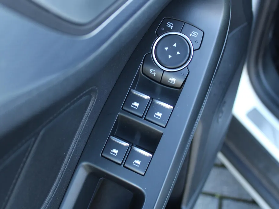 Ford Focus 1.0 EcoBoost Active Business | Trekhaak | Panoramadak | Stuur-/stoel-/voorruitverwarming | Camera | Navi | 18' LM | LED | Cruise adapt. | B&O audio | Zeer nette auto!! |