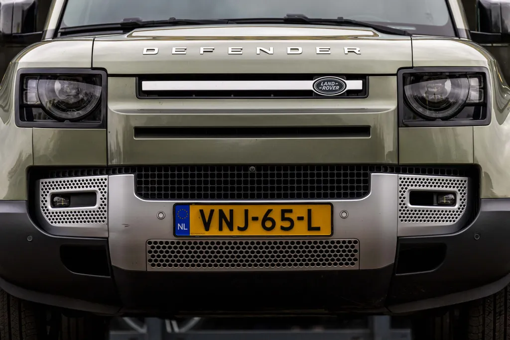 Land Rover Defender Hard Top 3.0 D250 110 MHEV SE EX.BTW
