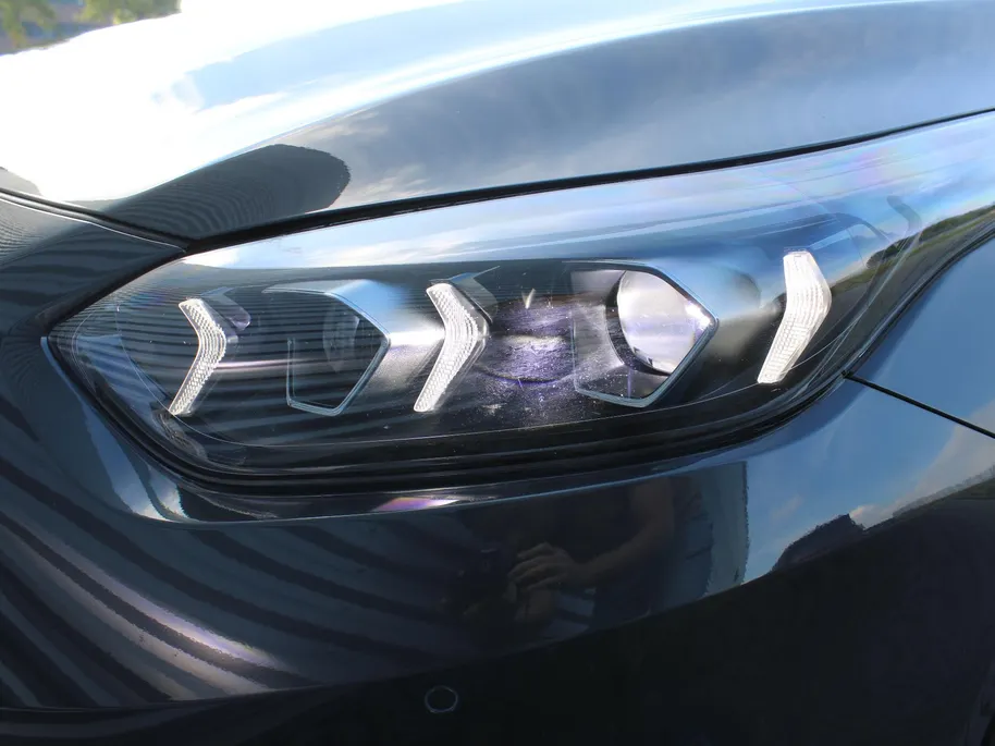 Kia Ceed Sportswagon 1.5 T-GDi DynamicPlusLine | Stoel- & stuurverwarming | Camera | Clima | Cruise adapt. | LED | Navi | Elek. achterklep | 16' LM |