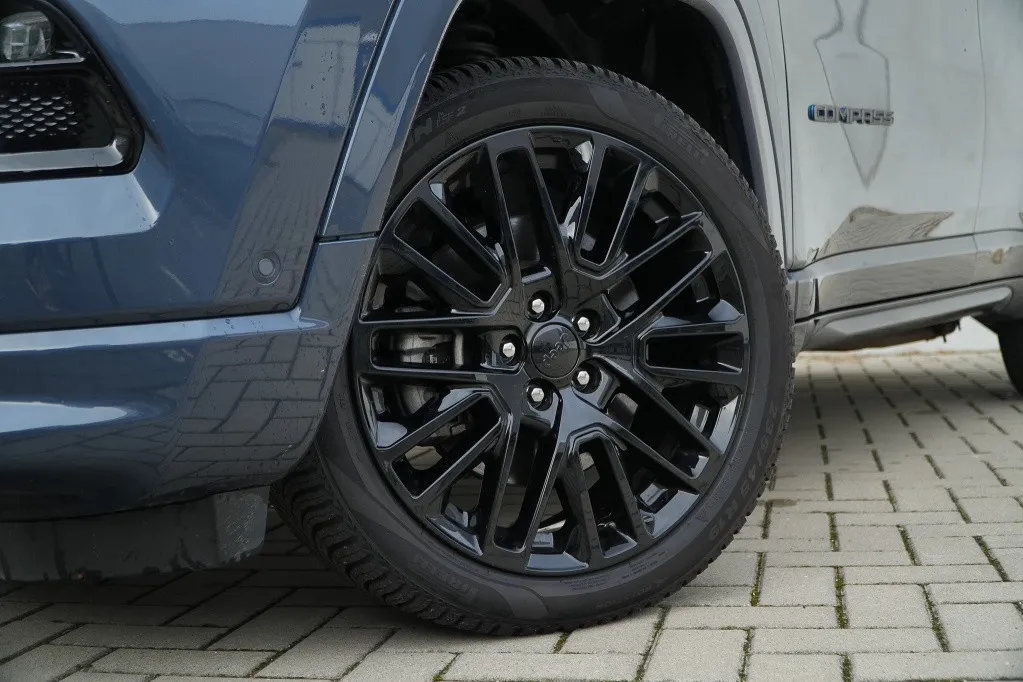 Jeep Compass 4xe 240 PK Hybrid S | Leder | Pano | Safety | Winter | 19'