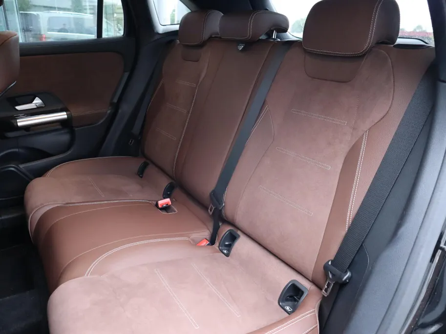 Mercedes-Benz GLA 180 AMG Line l Keyless l Achteruitrij camera l Stoelverwarming