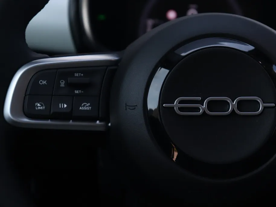 Fiat 600 1.2 Hybrid 110 PK La Prima | Navi | Camera | Carplay | Leder