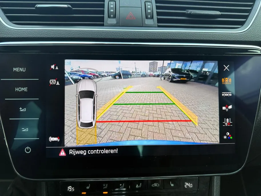 Škoda Superb Combi 1.4 TSI iV Business Edition Plus *Automaat*Navi+Camera*Parkeersensoren*Elekt. Stoelen*Lederen bekleding*Winter Pack*VOL OPTIES!