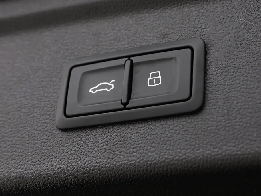 Audi A3 Sportback 35 TFSI 150pk S-tronic S edition · Apple/Android Car Play · Navigatie · Elek. Achterklep · P-Sensoren · Cruise Control · Zwart Optiek · 19'' Inch ·