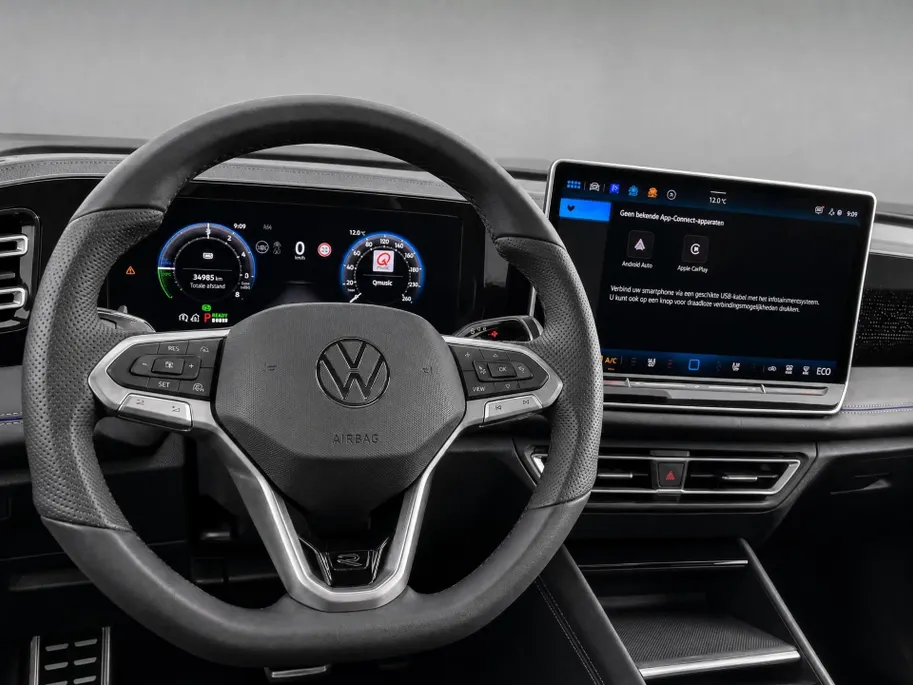 Volkswagen Tiguan 1.5eHybrid 200kW/272PK R-Line Black Style DSG · Panoramadak · Leder · Trekhaak · 360°Camera · Harman Kardon · Garantie t/m 09-01-2027