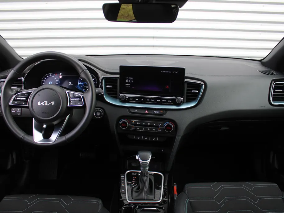 Kia Ceed Sportswagon 1.0 T-GDi MHEV Design Edition | Stuur-/stoelverwarming | Cruise adapt. | Camera | 16' LM | Elek. achterklep | JBL audio | LED |
