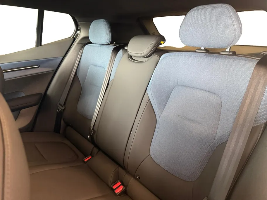 Volvo EX30 Single Motor Extended Range Plus 69 kWh *Navi+Camera*Harman/Kardon*Stoel Verw.*Grote Accu!