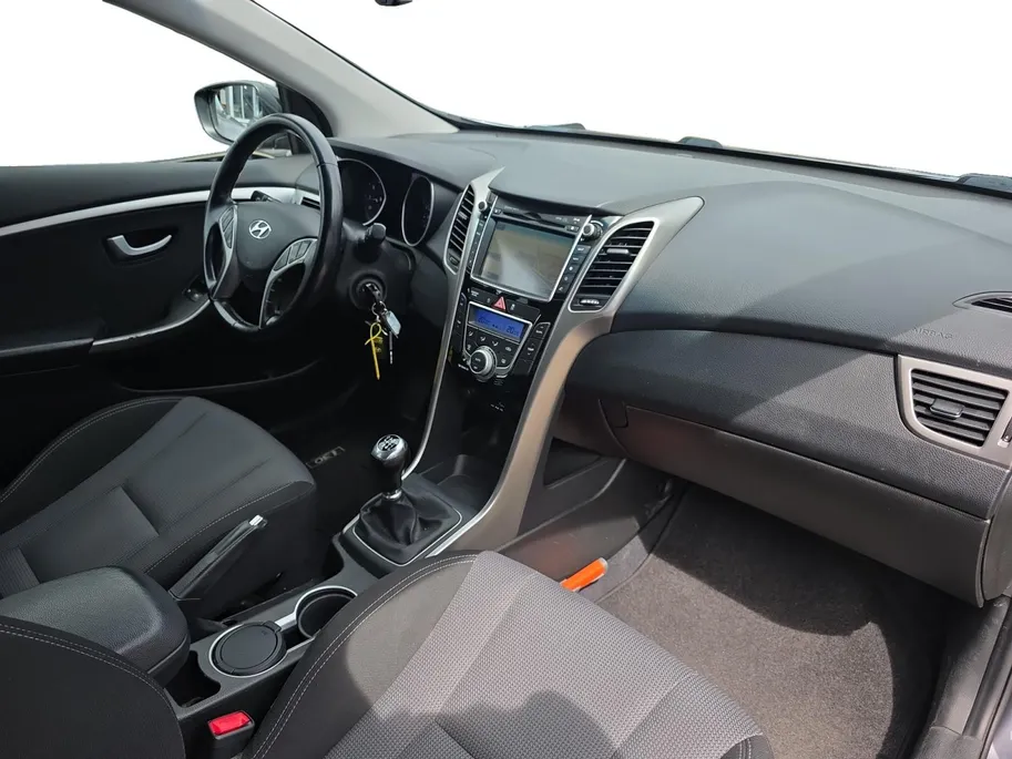 Hyundai i30 1.6 GDI Go! | 1e eigenaar | Volledig onderhouden! | Navigatie | Cruise Control | Achteruitrijcamera | Elektr. ramen | Climate Control | 12 maanden garantie!