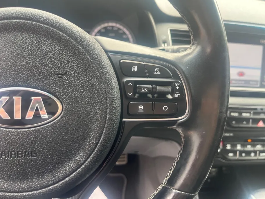 Kia Niro 1.6 GDi Hybrid ExecutiveLine | Compleet dealer onderhouden! | Elektrisch verstelbare stoelen incl. geheugenfunctie | Stoelverwarming- en koeling | JBL geluidsinstallatie | Dodehoekassistentie | Achteruitrijcamera | Navi | Climate control
