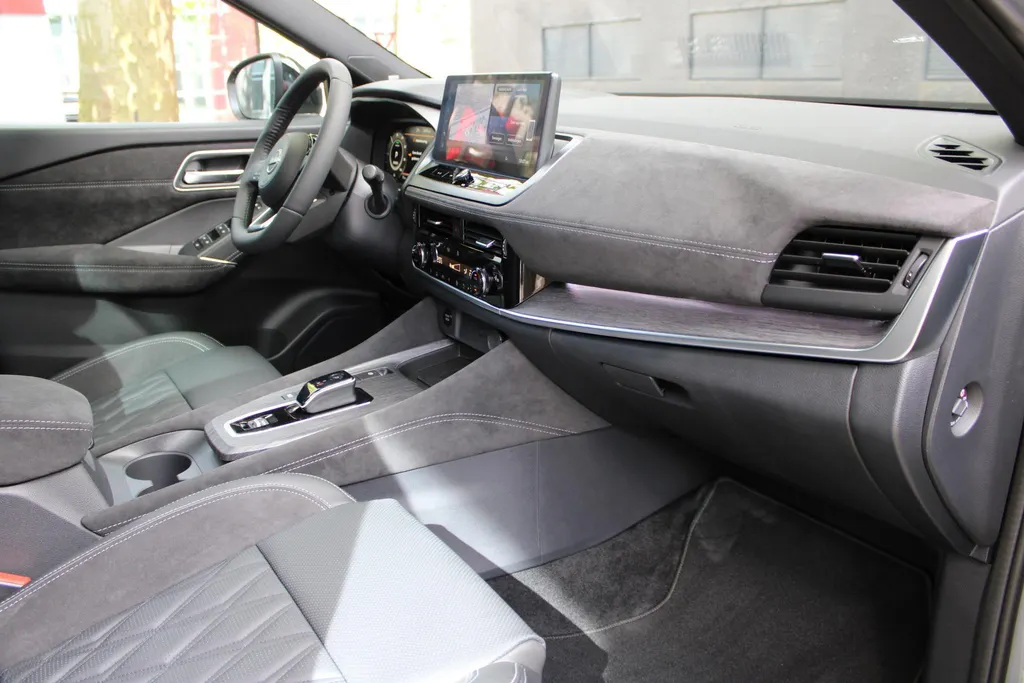 Nissan QASHQAI 1.3 MHEV Xtronic Tekna Plus | 1800KG TREKGEWICHT | €5.000,- VOORRAAD KORTING! | FULL OPTION |