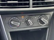 Volkswagen Taigo Life Edition 1.0 TSI 95 pk 5 versn. Hand · Achteruitrijcamera · Achteruitrijcamera