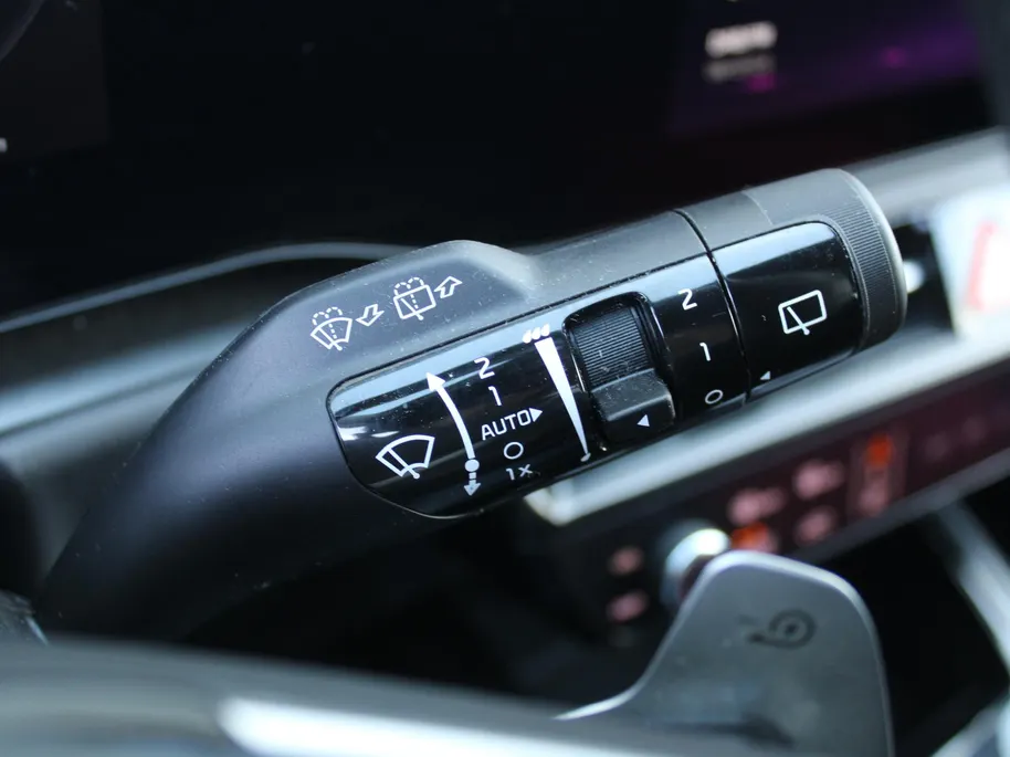 Kia Niro EV Air 64.8 kWh | Stuur-/stoelverwarming | Camera | Cruise adapt. | 17' LM | Elekt. stoelverstelling | Dodehoek detectie | LED | Clima |