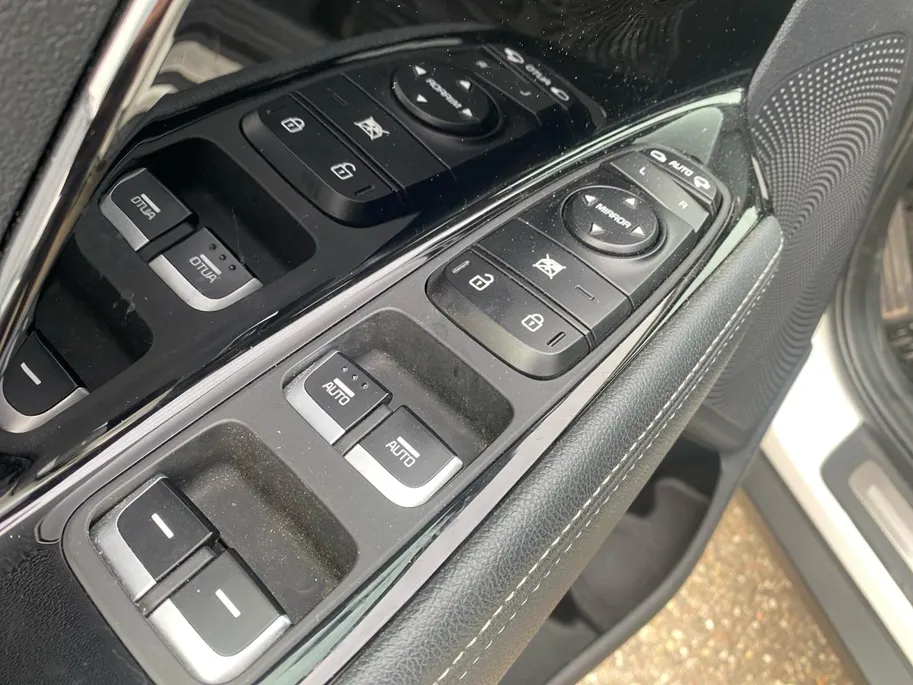 Kia Niro 1.6 GDi Hybrid ExecutiveLine | Dodehoekdetectie | Lederen bekleding | Stoelverwarming en ventilatie | 18 inch  LM-velgen | Elektr. stoel | Parkeercamera |