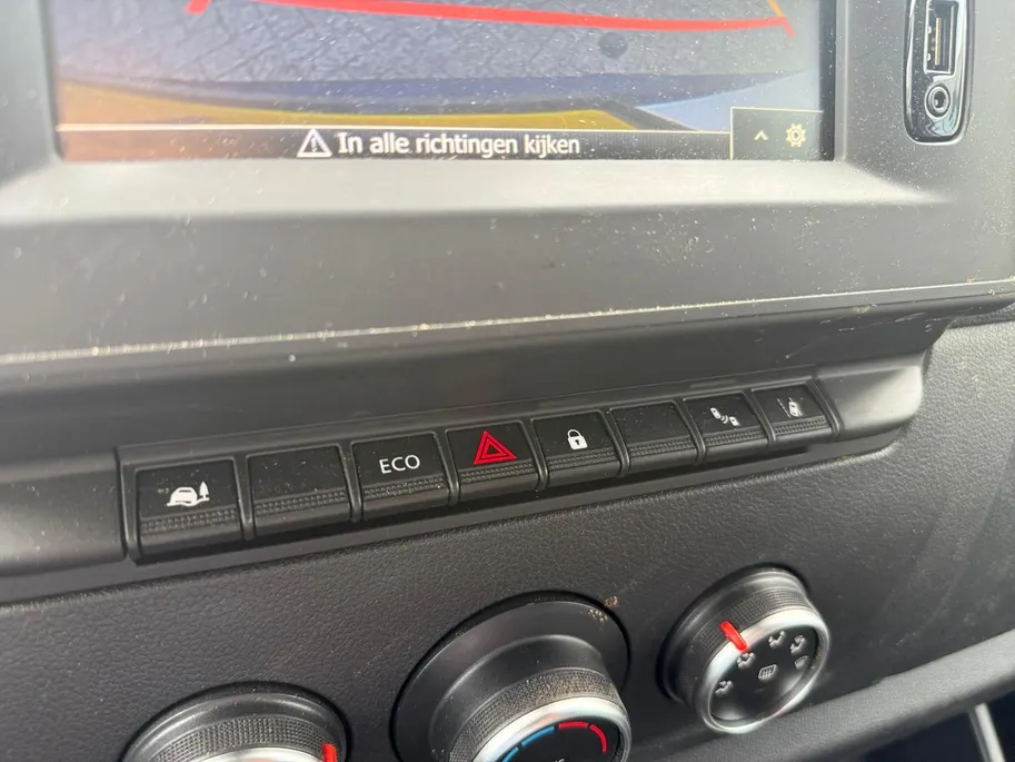 Renault Master T33 2.3 dCi 135 L2H2 Work Edition *BPM VRIJ!*Navi+Camera*Airco*Parkeersensoren*Betimmerd Laadruimte*Trekhaak