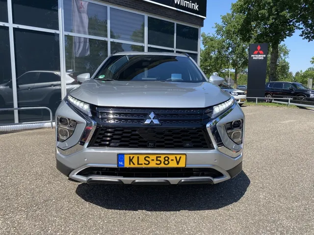 Mitsubishi Eclipse Cross 2.4i PHEV First Edition | All Seasons
