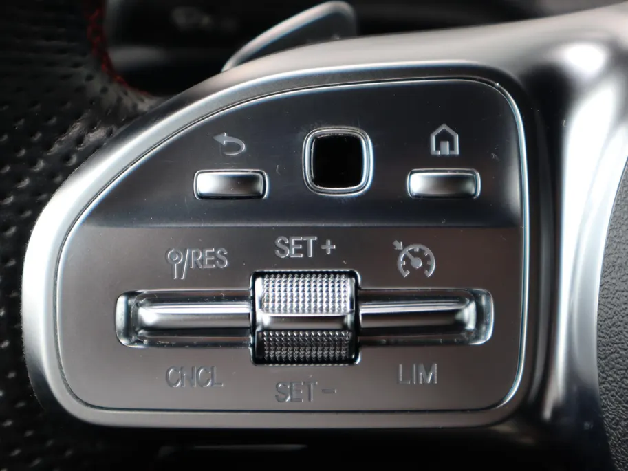 Mercedes-Benz CLA 200 Business Solution AMG l Keyless l Achteruitrij camera l Ambiente lichtpakket