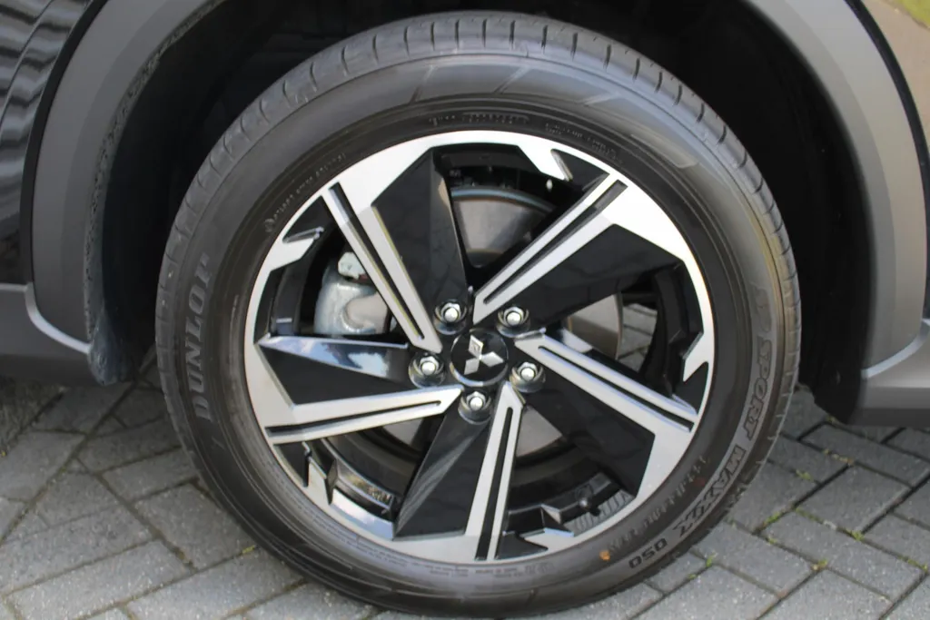 Mitsubishi Eclipse Cross 2.4 PHEV Intense | 18' LM | Clima | Keyless | Stoelverwarming | Cruise | Camera | Plug-in |