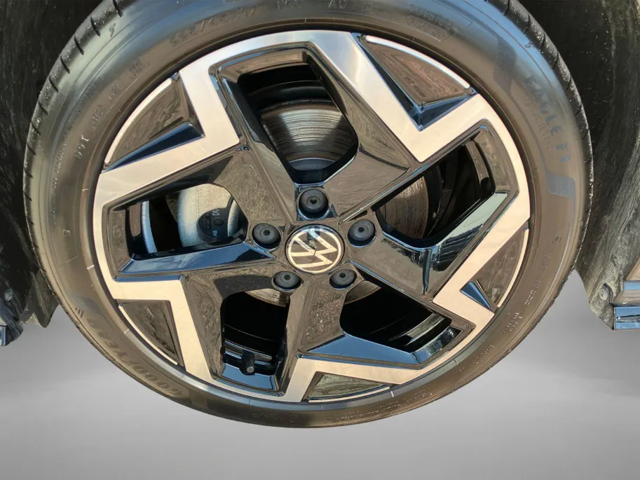 Volkswagen Golf 1.5eTSI/150PK R-Line Black Style · Panoramadak · Harman/Kardon sound · Apple/Android Car Play · Camera · Garantie t/m 14-09-2030 of 100000km.
