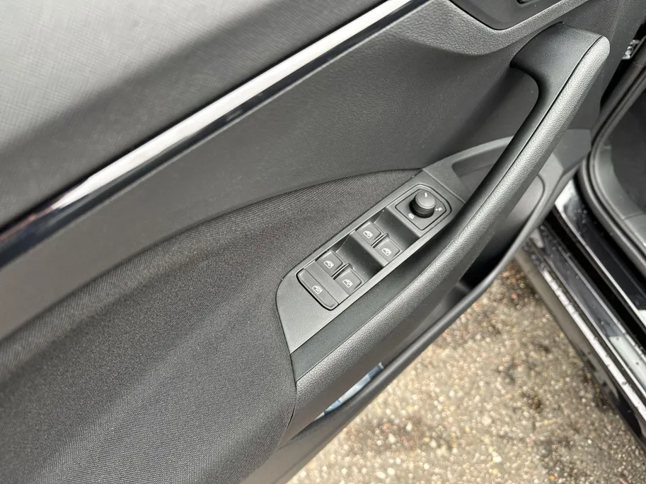 Škoda Kamiq Selection 1.0 TSI 85 kW / 115 PK SUV 6 versn. Hand | Privatelease €389,- | €1000,- INRUILPREMIE | UIT VOORRAAD LEVERBAAR!!
