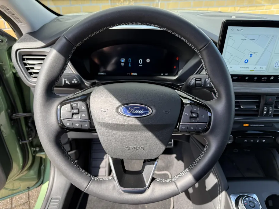 Ford Kuga 2.5 PHEV Active X 243PK Panoramadak | Wegklapbare trekhaak | AGR voorstoelen | Winter Pack | BLIS