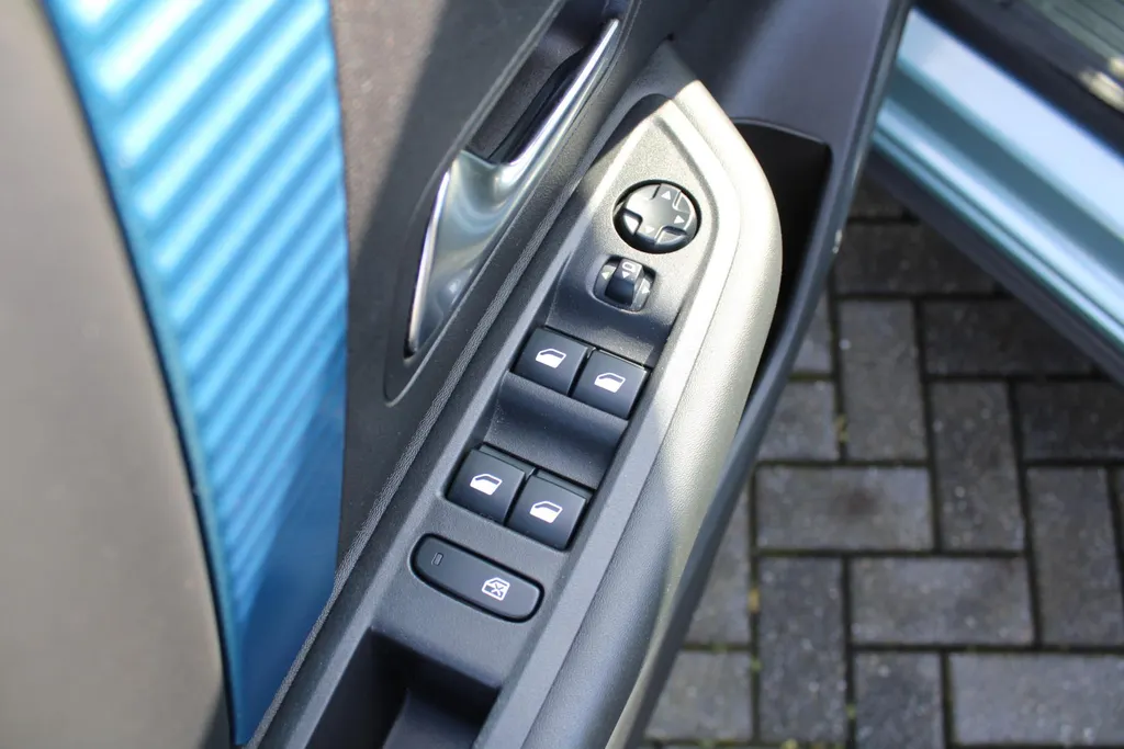 Citroën ë-C4 Shine 50 kWh | Airco | Cruise | Navi | Keyless | Trekhaak | LM Velgen | Heads Up Display | Stoelverwarming |