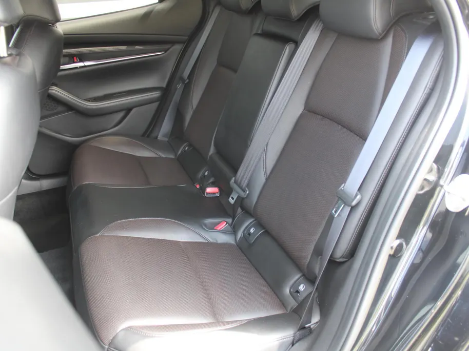 Mazda 3 2.0 e-SkyActiv-X M Hybrid 6MT 186PK Exclusive-line | Leder | Heads-Up Display | Keyless | Bose Audio | 360° Camera | Elek. stoelverstelling + geheugen | Navi |