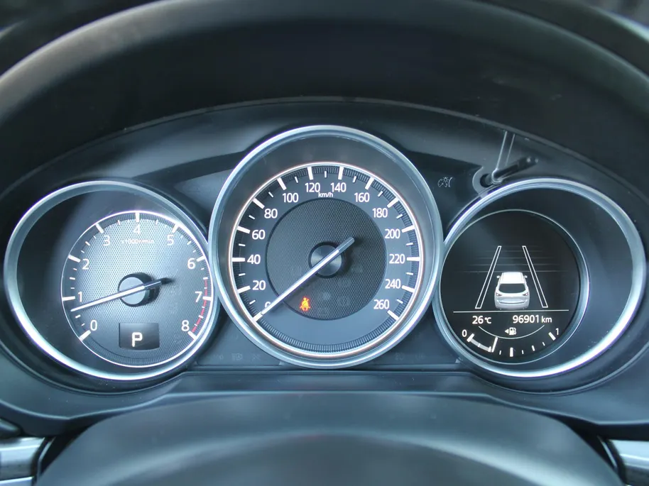 Mazda CX-5 2.0 SkyActiv-G 165 Skylease Luxury | Trekhaak | 360 Camera | Leer | Stuur-/stoelverwarming | HUD | Bose | Elek. stoelverstelling | 19' LM | All seasons |