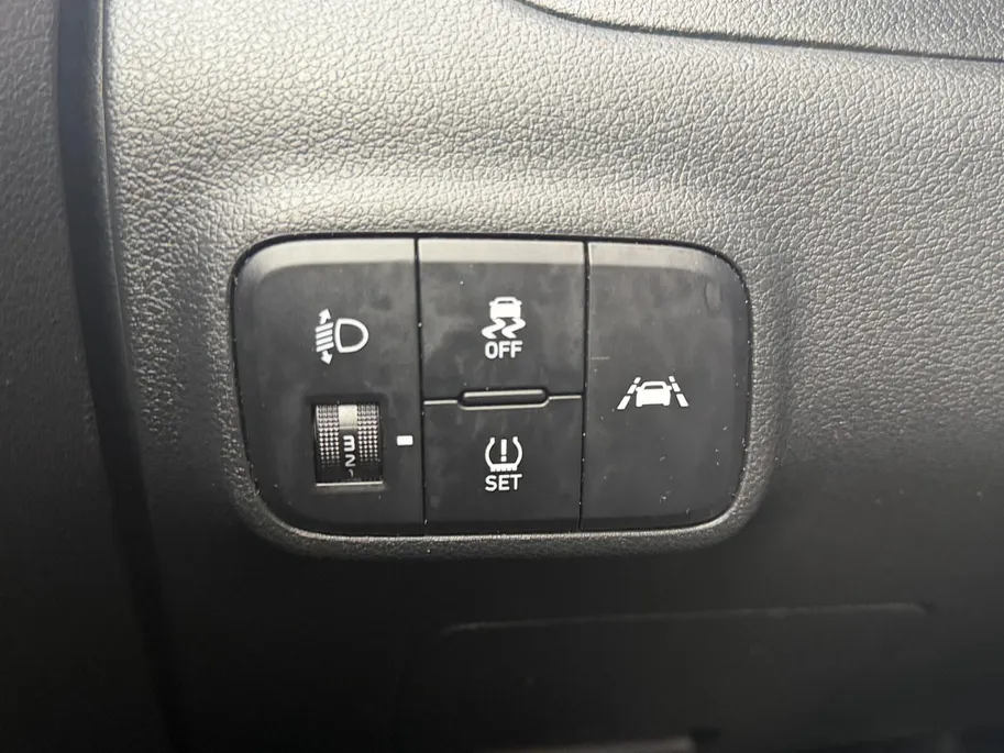 Hyundai i10 1.0 Premium | Navigatie| Parkeer sensoren| Camera| Cruise Controle| Metallic lak| Dealer onderhouden| Climate Controle