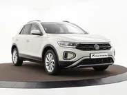 Volkswagen T-Roc 1.0 TSI 110pk Life · Camera · Apple/Android Car Play · Parkeer assistent · ACC · Clima · Draadloze Telefoonlader · Elek. Inklapbare Spiegels · Garantie t/m 28-03-2028 of 100.000km
