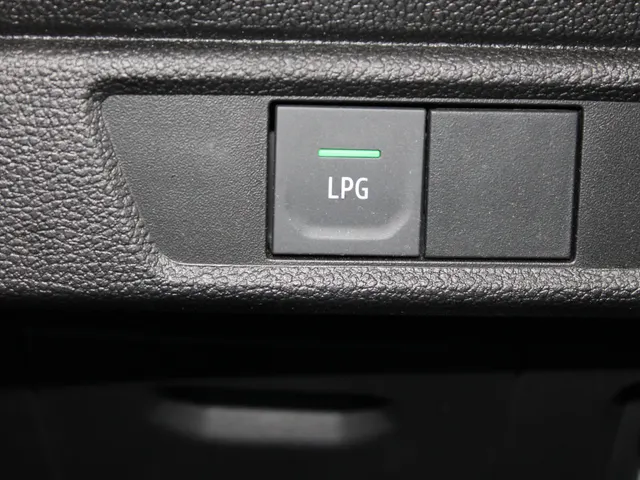 Dacia Sandero 1.0 TCe 90 PK LPG G3 Expression | Trekhaak | Camera achter | Airco | 12V aansluiting in kofferbak | Dode hoe detectie |