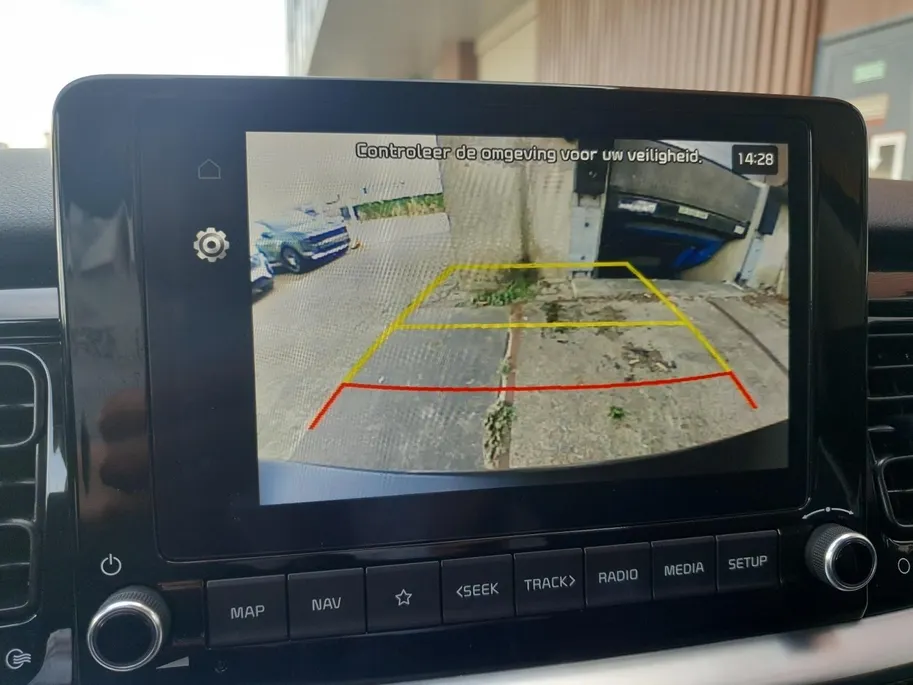 Kia Stonic 1.0T MHEV GT-PlusLine | Schuifdak | Stoel en stuurverwarming | Navigatie | Camera | Climate control | Cruise control | Getinte ramen achter | Parkeersensoren voor en achter |