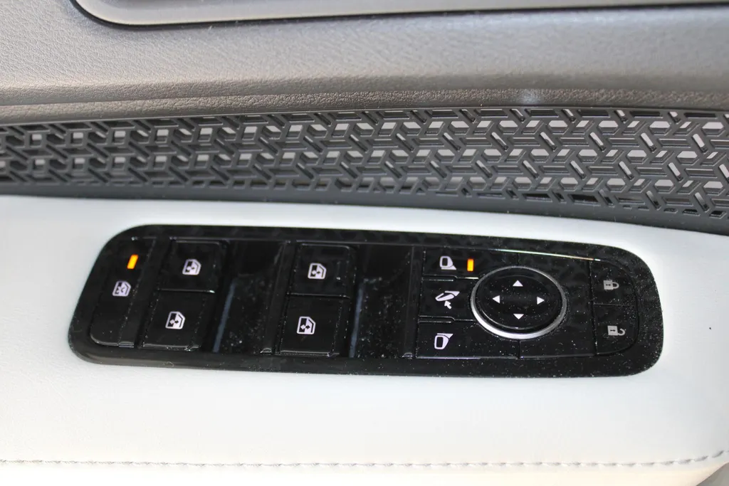 Nissan ARIYA Evolve 66 kWh | 20 inch wielen | Ceramic coating |22 kW ingebouwde lader | Electrische stoel en stuur verstelling | Navigatie | Stoel geheugen | shuif/kanteldak | Stoel verwarming en verkoeling | Zeer mooie auto |