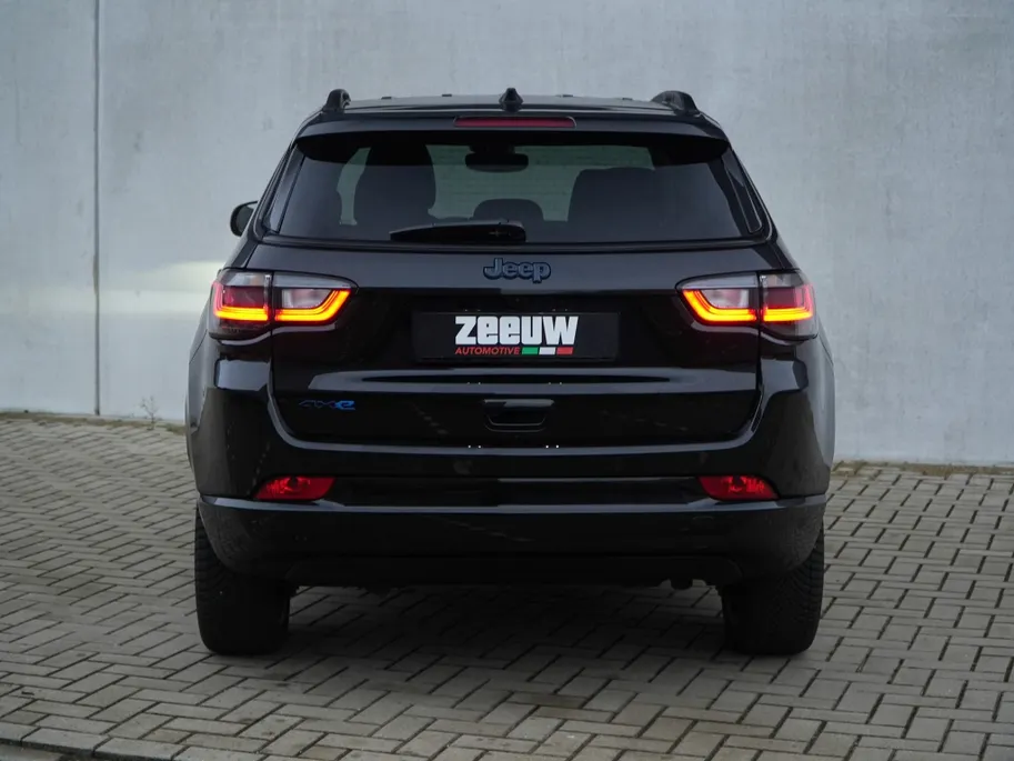 Jeep Compass 4xe 240 PK Hybrid Summit | Leder | Winter | Navi | Premium | 19'