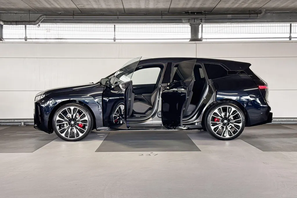 BMW iX xDrive45 101 kWh