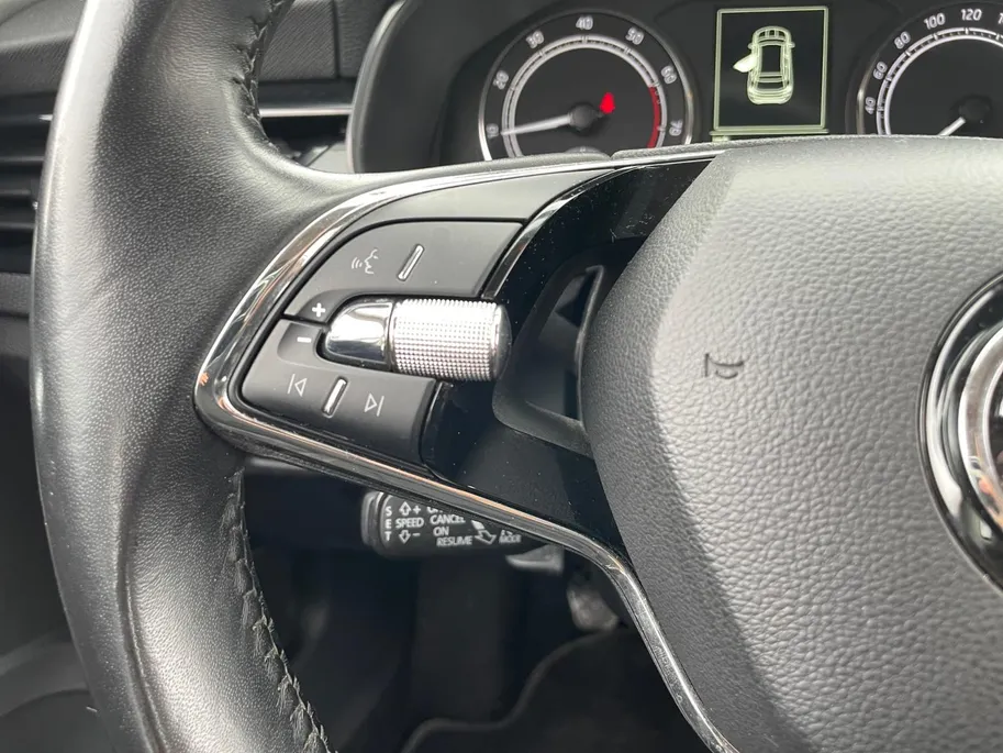 Škoda Kamiq 1.0 TSI Active *Navi via Carplay*Parkeersensoren*Cruise Control*Airco*LM.Velgen*Leuke auto!