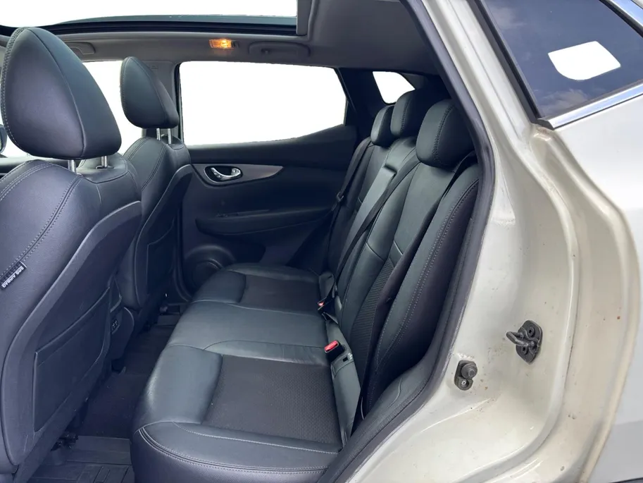 Nissan QASHQAI 1.3 DIG-T Tekna | Elektrische bestuurderstoel | Garantie t/m 2029 | Trekhaak | 360 graden camera | Automaat