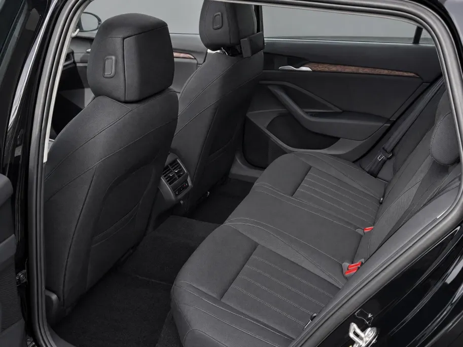 Škoda Superb 1.5TSI 150kW/204PK PHEV Laurin & Klement · Panoramadak · Leder · Trekhaak · 360°Camera · Garantie t/m 04-06-2030 of 100000km.