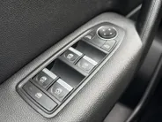 Renault Captur 1.6 E-Tech Hybrid 145 Intens Apple Carplay/Android Auto , electronic climate controle , Camera , cruise , tel , lm velgen , parkeersensoren , navi groot scherm .