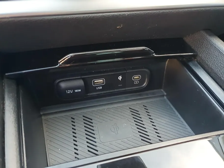 Kia Sportage 1.6 T-GDi Hybrid DynamicPlusLine | Stoel en stuurverwarming | Panorama schuifdak | Elektrisch bedienbare voorstoelen | Navigatie | Dodehoek detectie | Getinte ramen achter |
