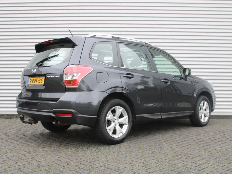 Subaru Forester 2.0 Luxury Plus | Trekhaak | Camera | Stoelverwarming | Schuifdak | 17' LM | Clima | Xenon | Parkeersensor v+a | All seasons |