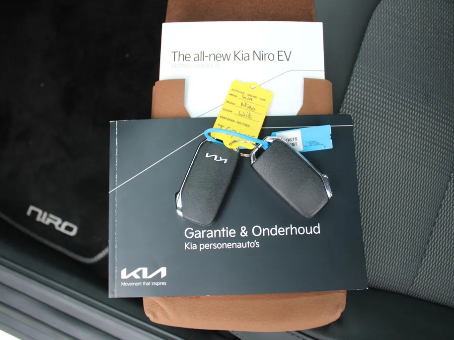 Kia Niro EV Edition 64.8 kWh | Stuur-/stoelverwarming | Camera | Cruise adapt. | Navi | 17' LM | Clima |