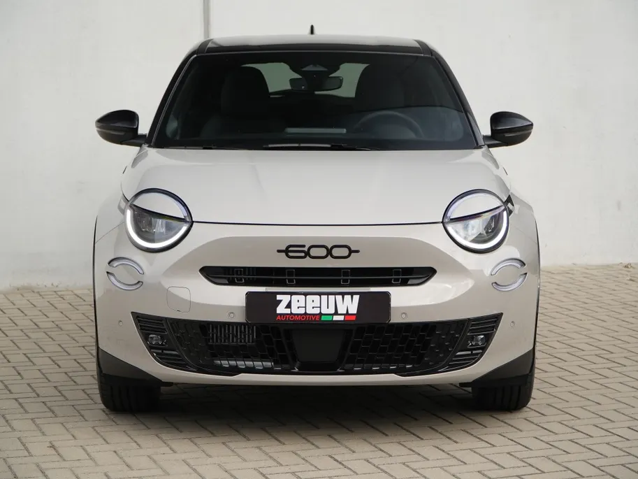 Fiat 600 1.2 Hybrid 145 PK La Prima | Camera | Carplay | Alcantara