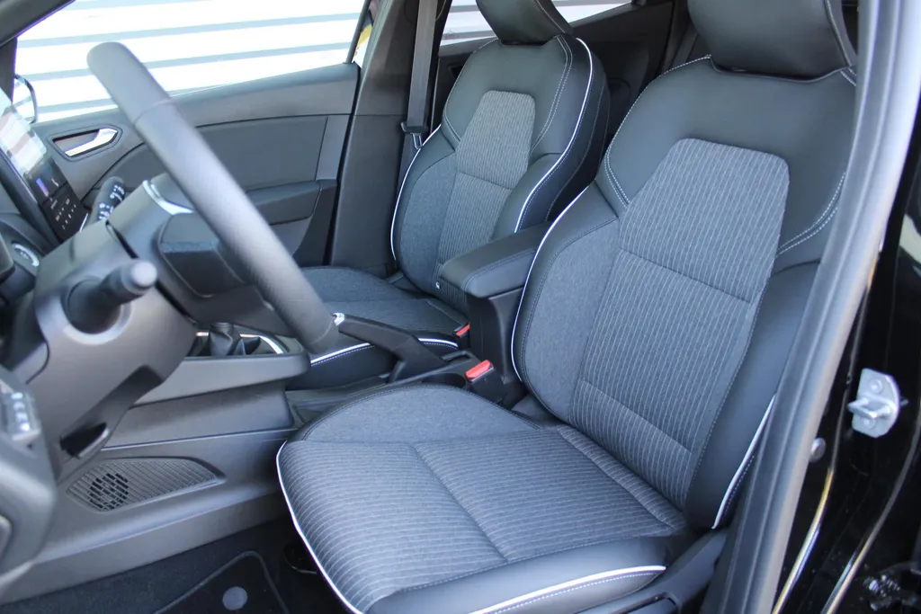 Mitsubishi Colt 1.0T MT First Edition | Stuur-/stoelverwarming | Camera | Clima | Dodehoek detectie | Draadloze telefoonlader | Cruise adapt. | 17' LM | LED |