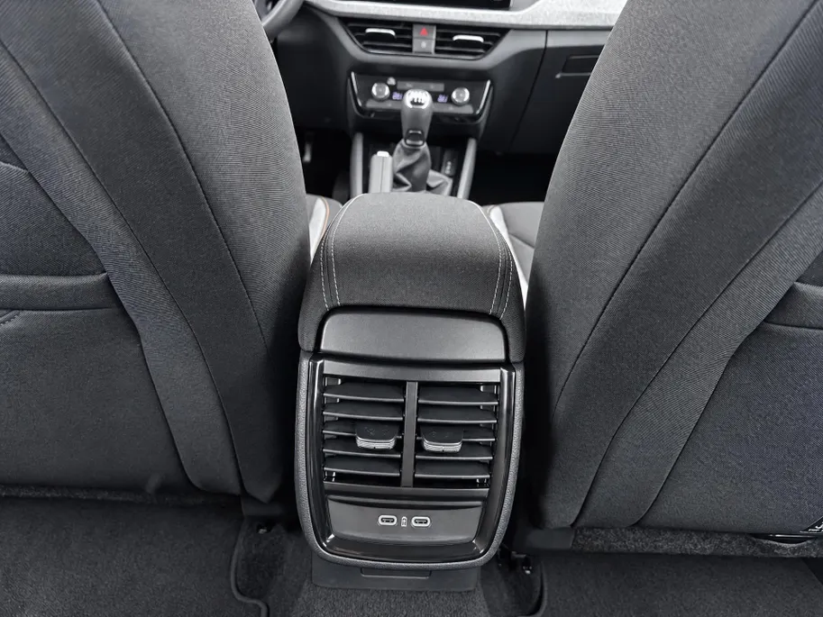 Škoda Kamiq Selection 1.0 TSI 85 kW / 115 PK SUV 6 versn. Hand | Privatelease €369,- | €1000,- INRUILPREMIE | UIT VOORRAAD LEVERBAAR!!