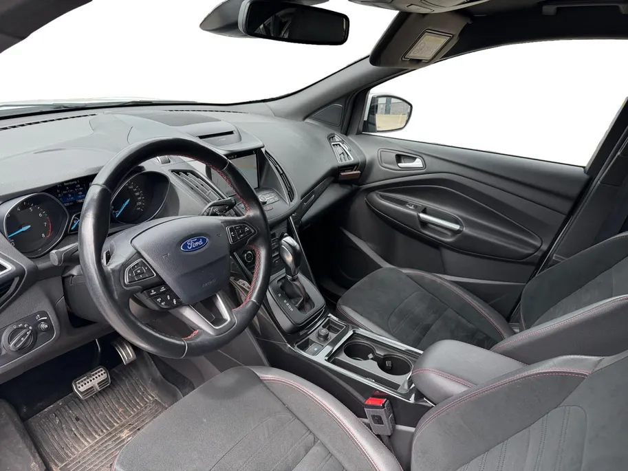 Ford Kuga 1.5 EcoBoost ST Line | INCL.Winter en zomerset!! | Navigatie | NU Rijklaarprijs! Incl.12 Maanden, APK, Onderhoudsbeurt etc! Premiumpakket gratis!