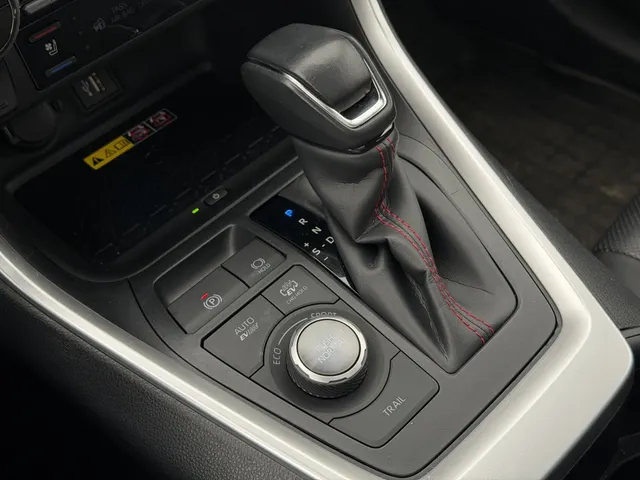 Toyota RAV4 2.5 PHEV Bi-Tone+ AWD | Trekhaak | Panoramadak | Stoel Verwarming & Ventilatie |